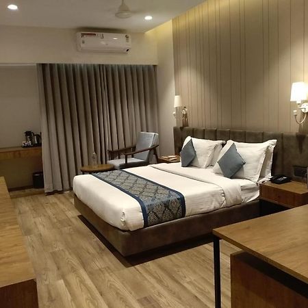 Pinnacle Grand Hotel Ahmadabad Zewnętrze zdjęcie