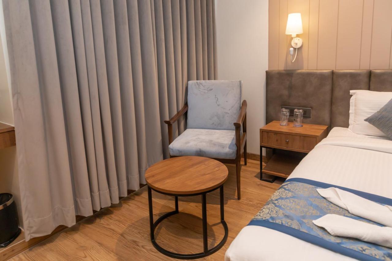 Pinnacle Grand Hotel Ahmadabad Zewnętrze zdjęcie