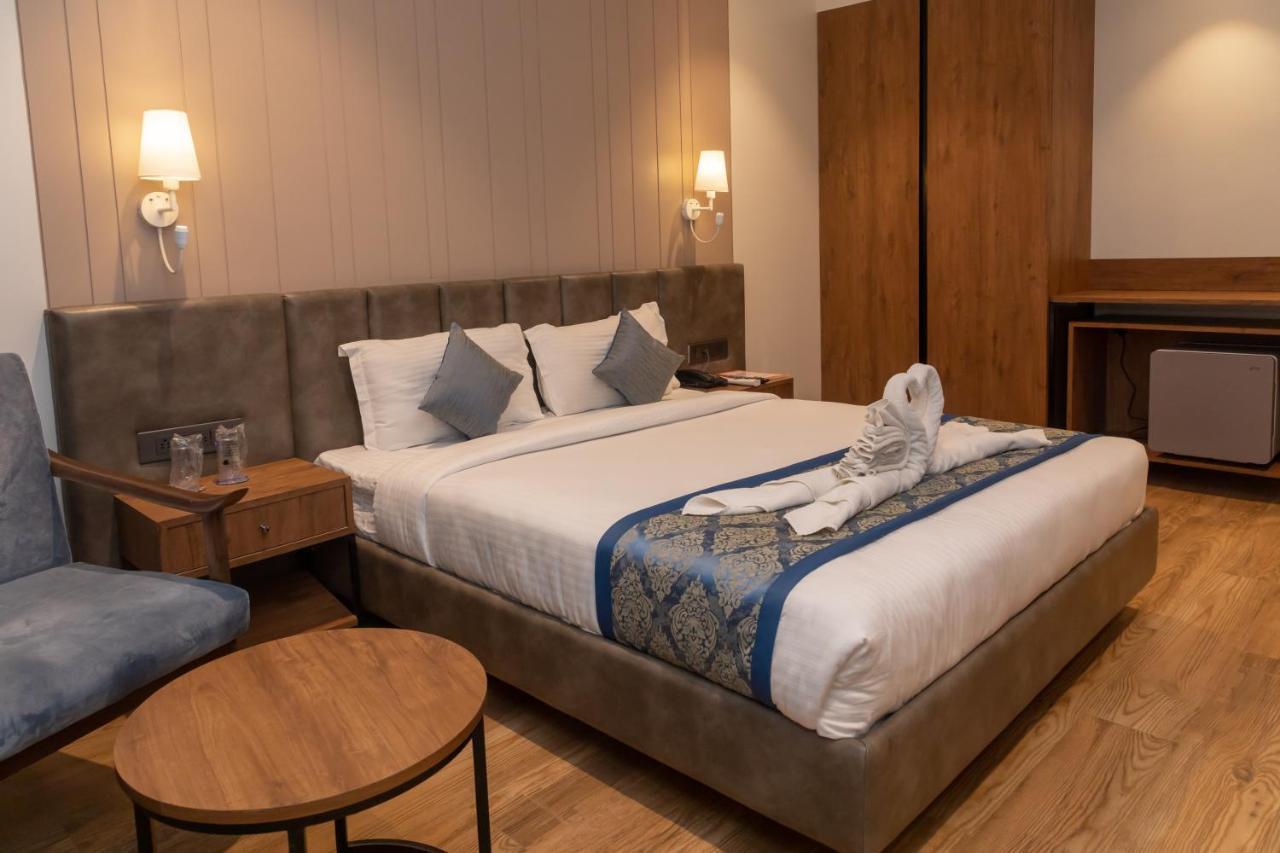 Pinnacle Grand Hotel Ahmadabad Zewnętrze zdjęcie