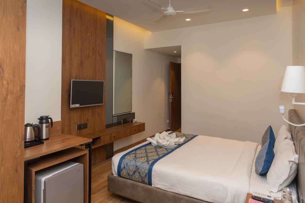 Pinnacle Grand Hotel Ahmadabad Zewnętrze zdjęcie
