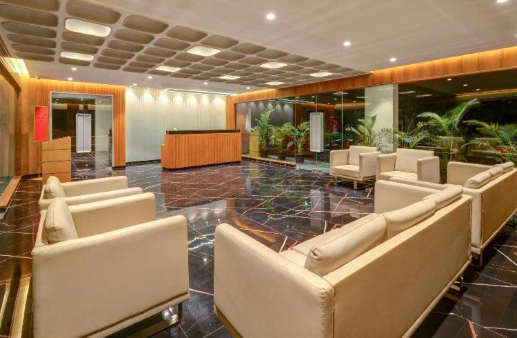 Pinnacle Grand Hotel Ahmadabad Zewnętrze zdjęcie