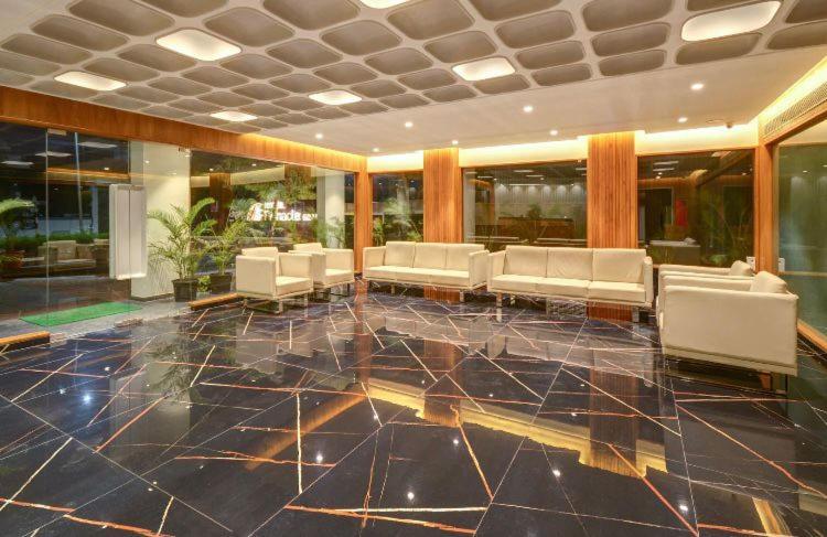 Pinnacle Grand Hotel Ahmadabad Zewnętrze zdjęcie