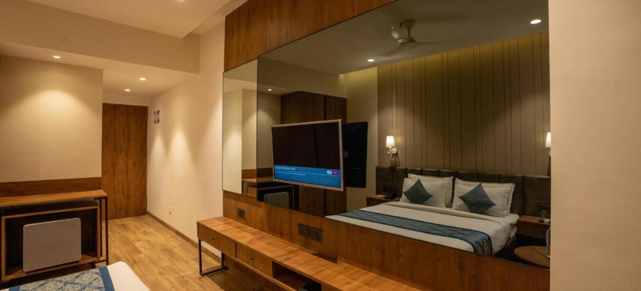 Pinnacle Grand Hotel Ahmadabad Zewnętrze zdjęcie