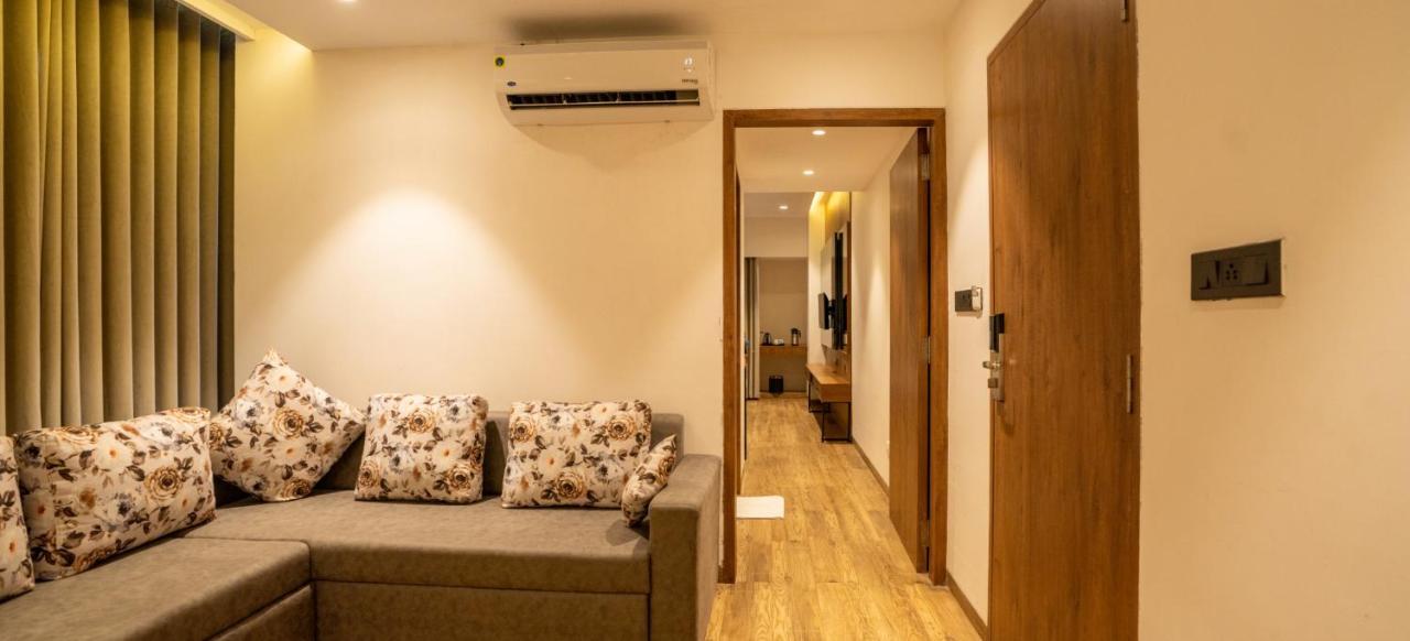 Pinnacle Grand Hotel Ahmadabad Zewnętrze zdjęcie