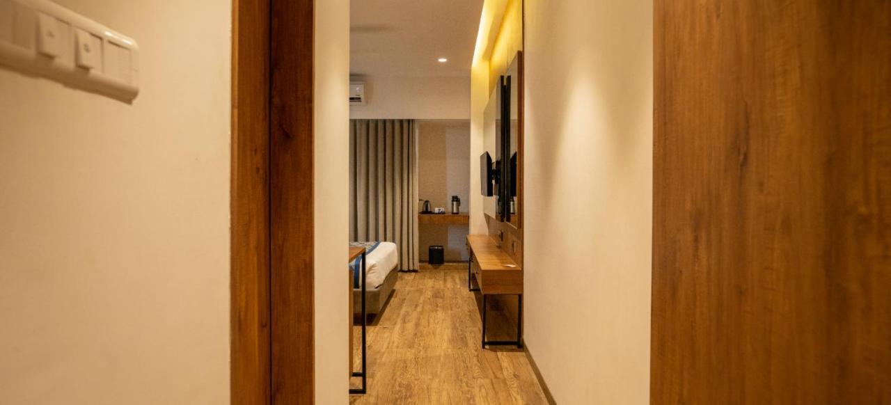 Pinnacle Grand Hotel Ahmadabad Zewnętrze zdjęcie