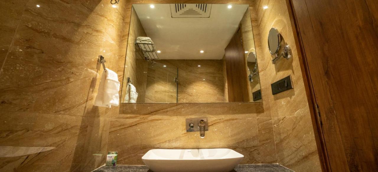Pinnacle Grand Hotel Ahmadabad Zewnętrze zdjęcie