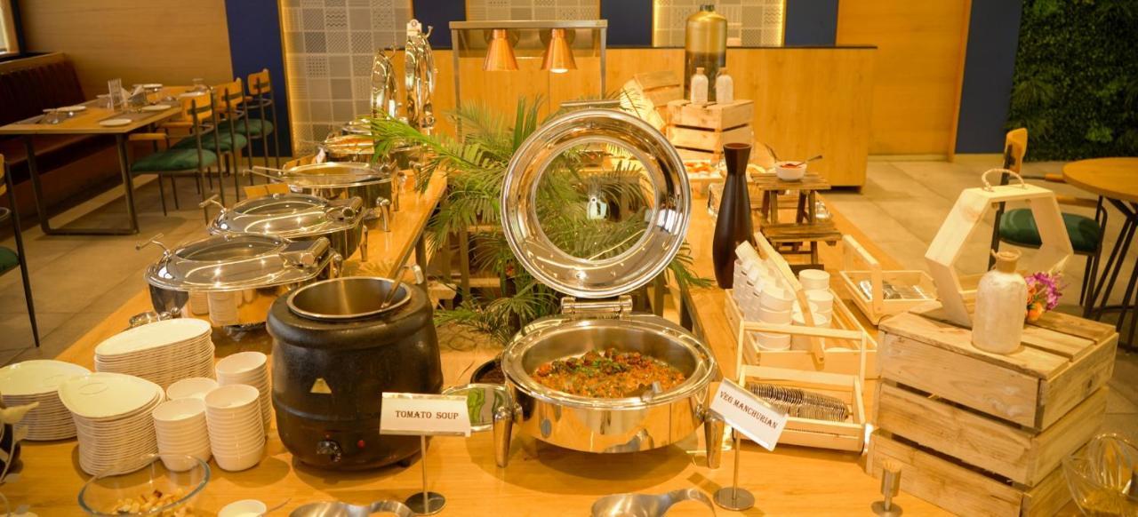 Pinnacle Grand Hotel Ahmadabad Zewnętrze zdjęcie