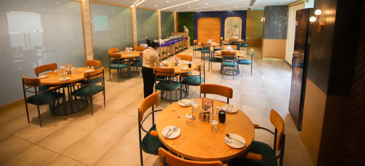 Pinnacle Grand Hotel Ahmadabad Zewnętrze zdjęcie