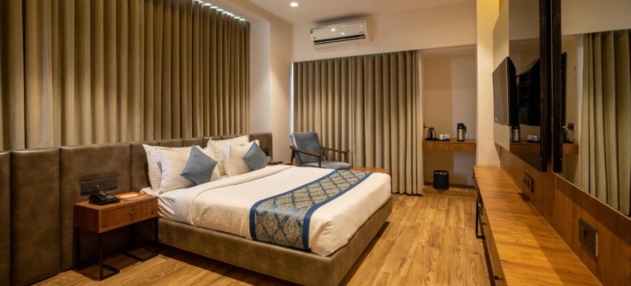 Pinnacle Grand Hotel Ahmadabad Zewnętrze zdjęcie