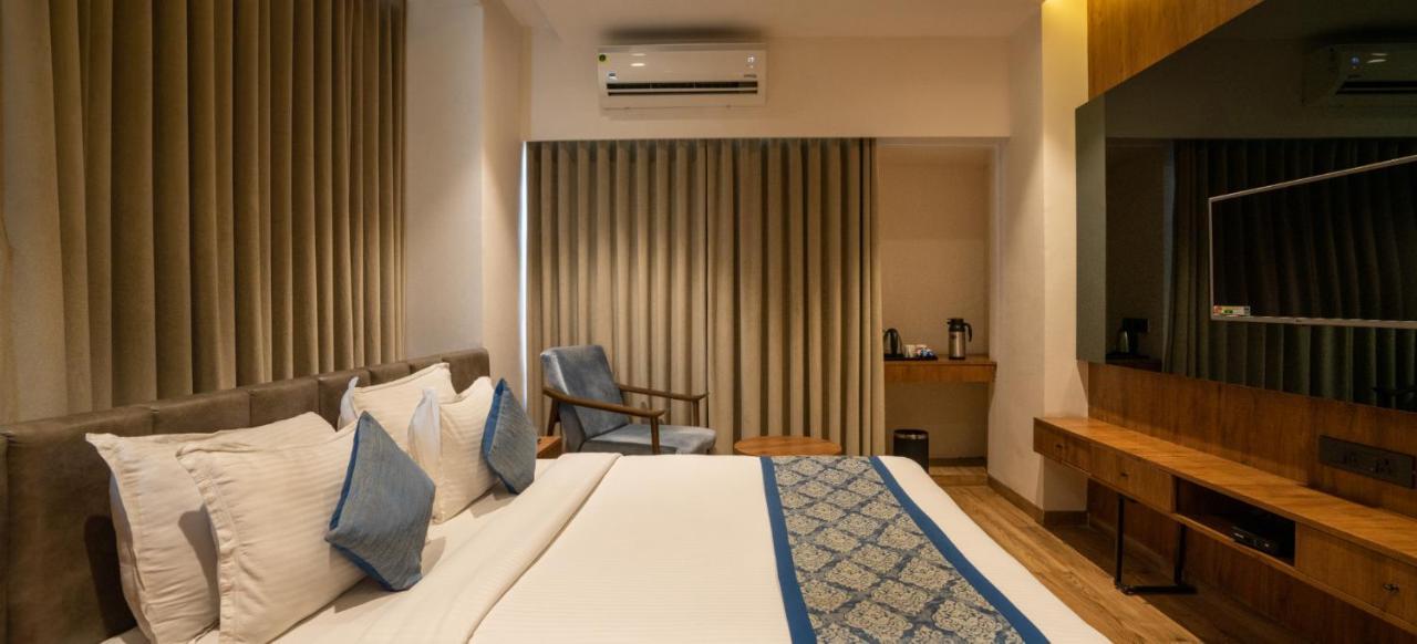 Pinnacle Grand Hotel Ahmadabad Zewnętrze zdjęcie