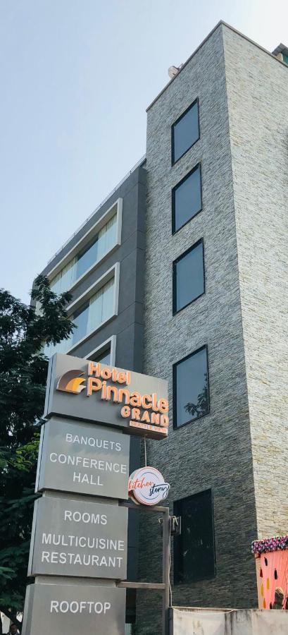 Pinnacle Grand Hotel Ahmadabad Zewnętrze zdjęcie