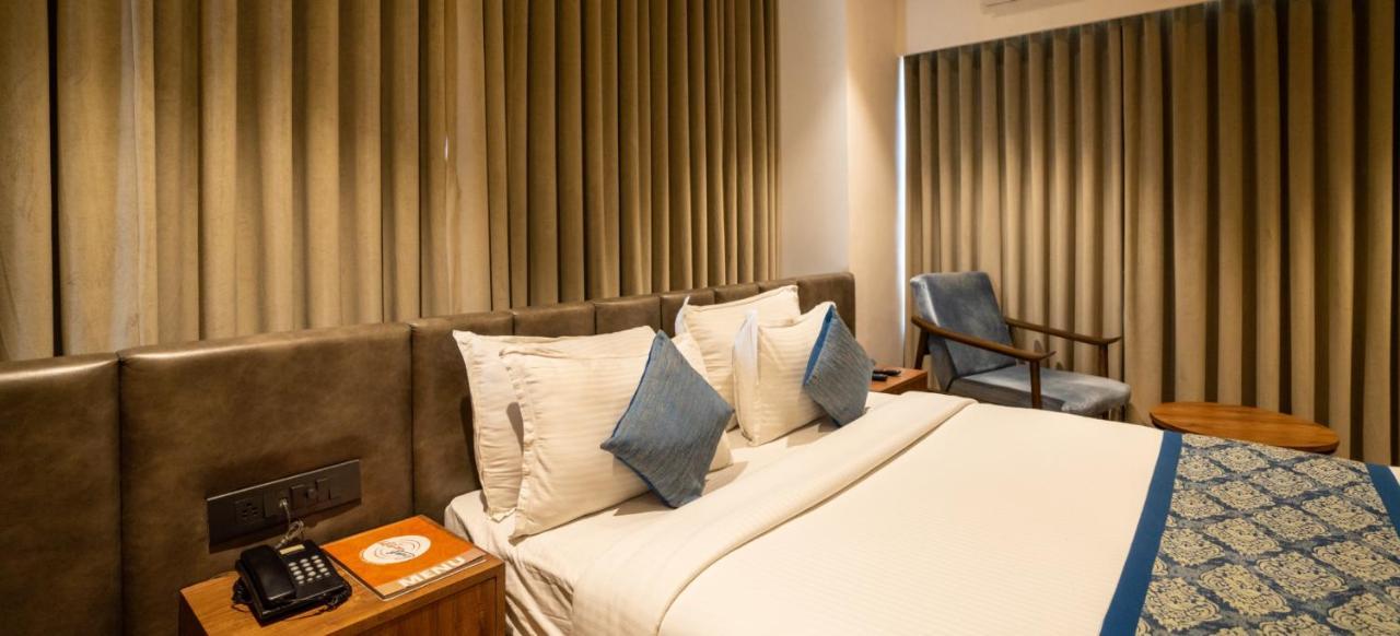 Pinnacle Grand Hotel Ahmadabad Zewnętrze zdjęcie