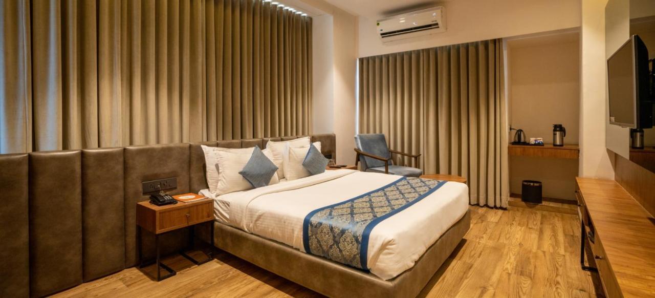 Pinnacle Grand Hotel Ahmadabad Zewnętrze zdjęcie